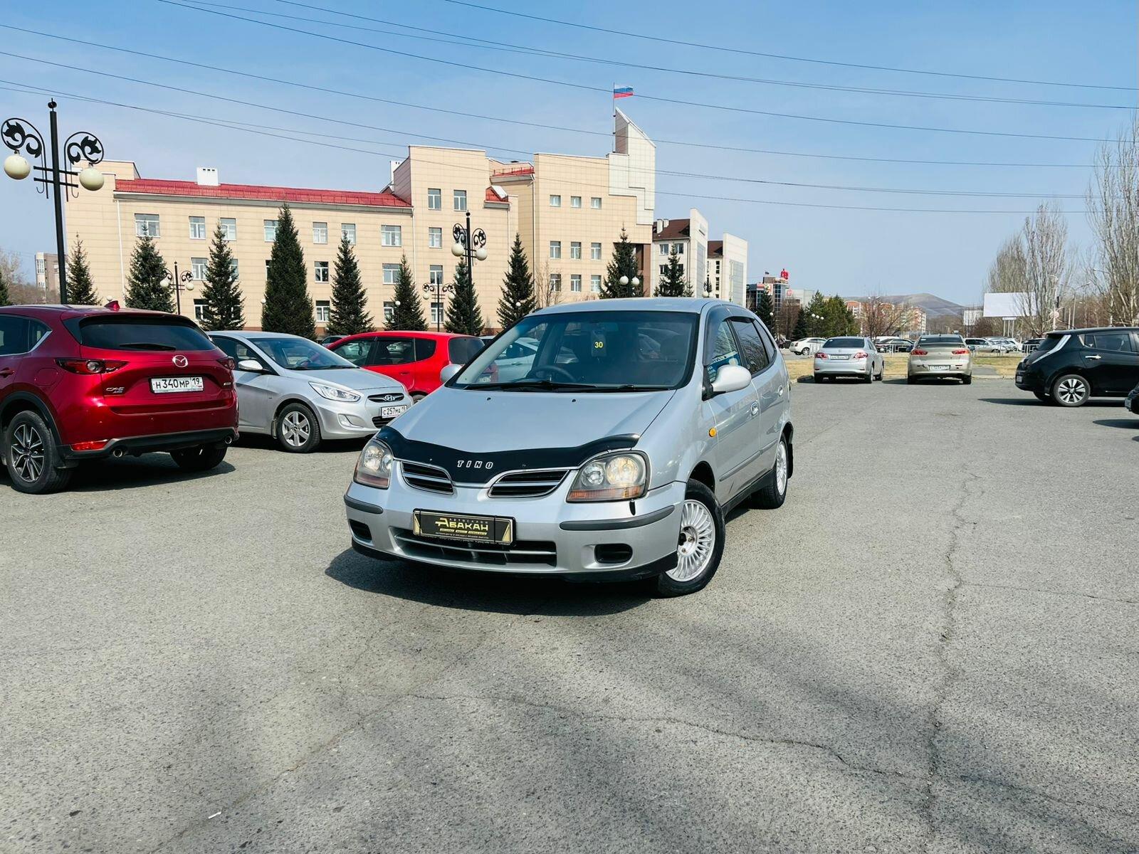 Nissan Tino — фото 1