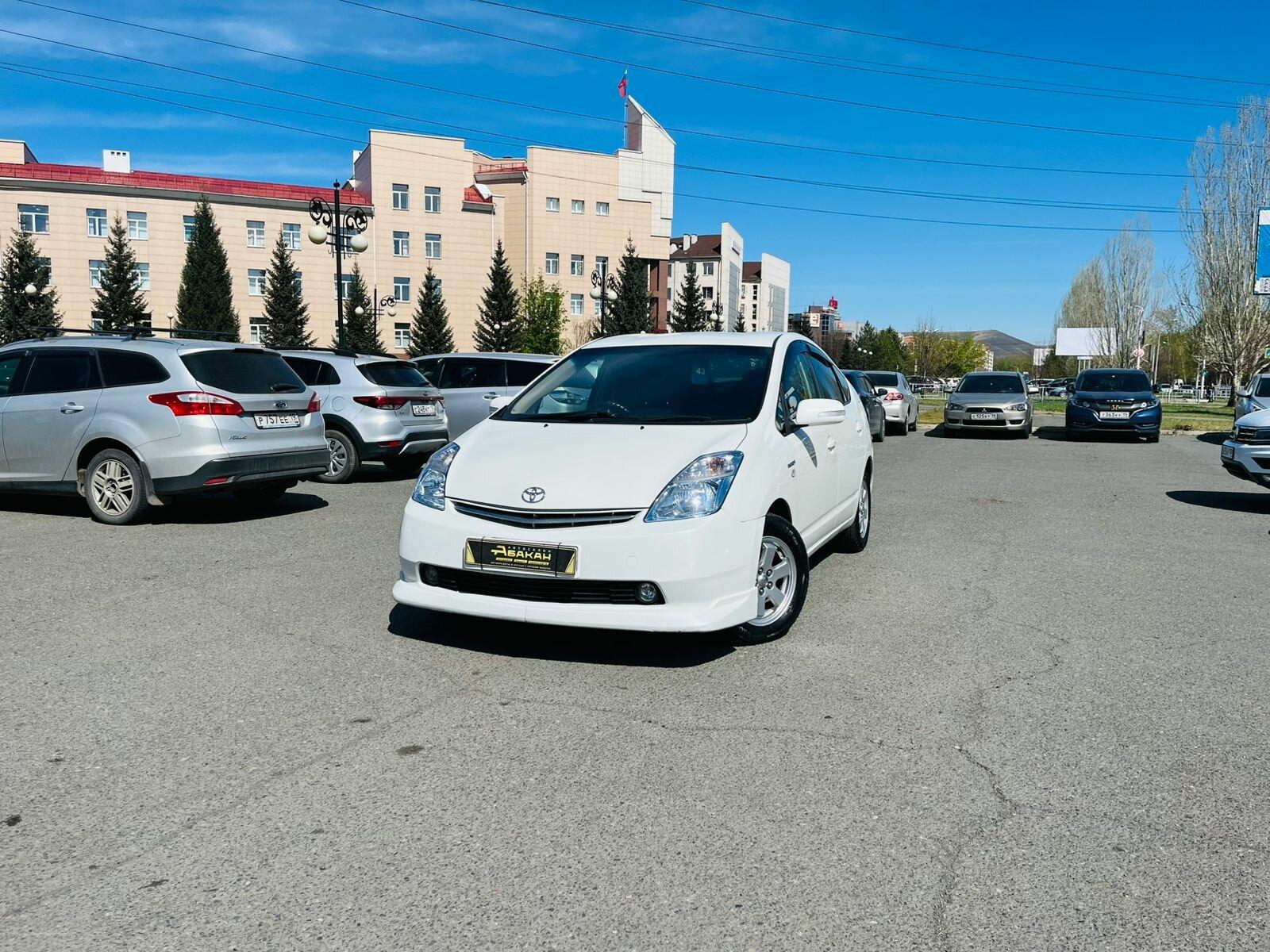 Toyota Prius — фото 1