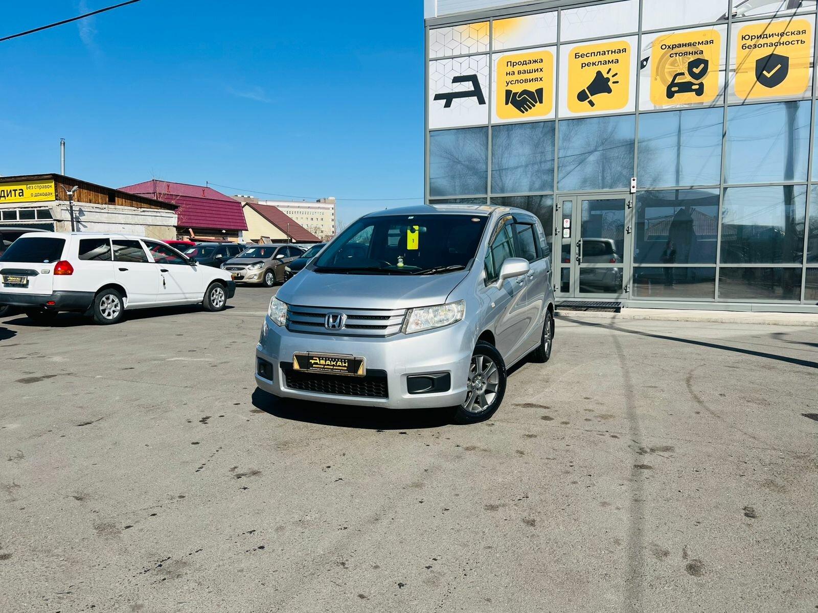 Honda Freed Spike — фото 1