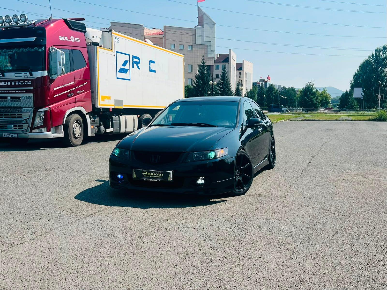 Honda Accord — фото 1
